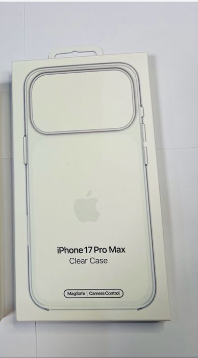 17 Pro max Clear case Mag safe + wallet