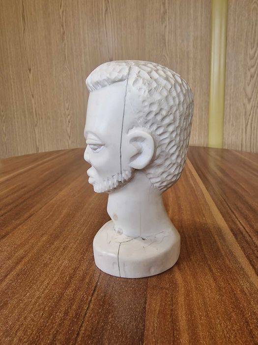 Статуетка от кост 17 см. 879 гр.