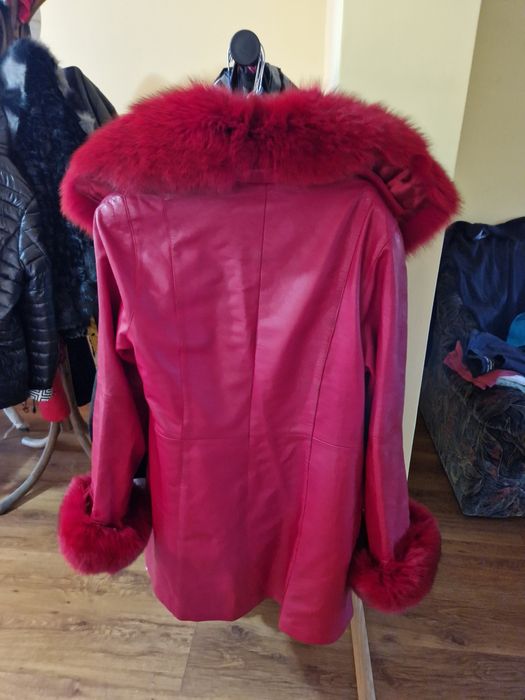 Haina piele , masura xl , pret 250 plata in cont trimit prin posta