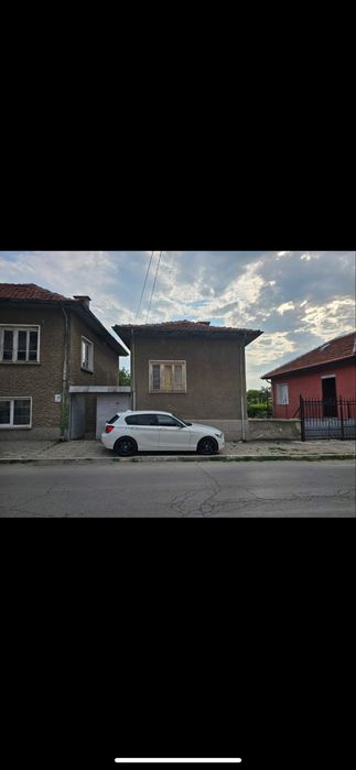 Продавам къща в село самораново на 80 км от София