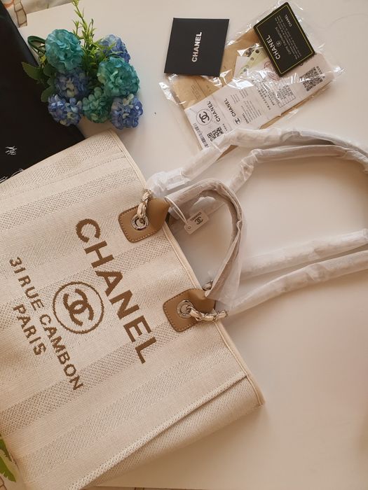 Chanel tote bag beige