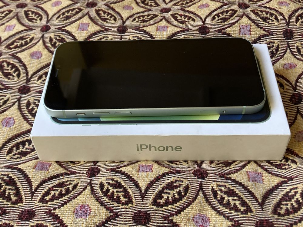 Iphone 12.