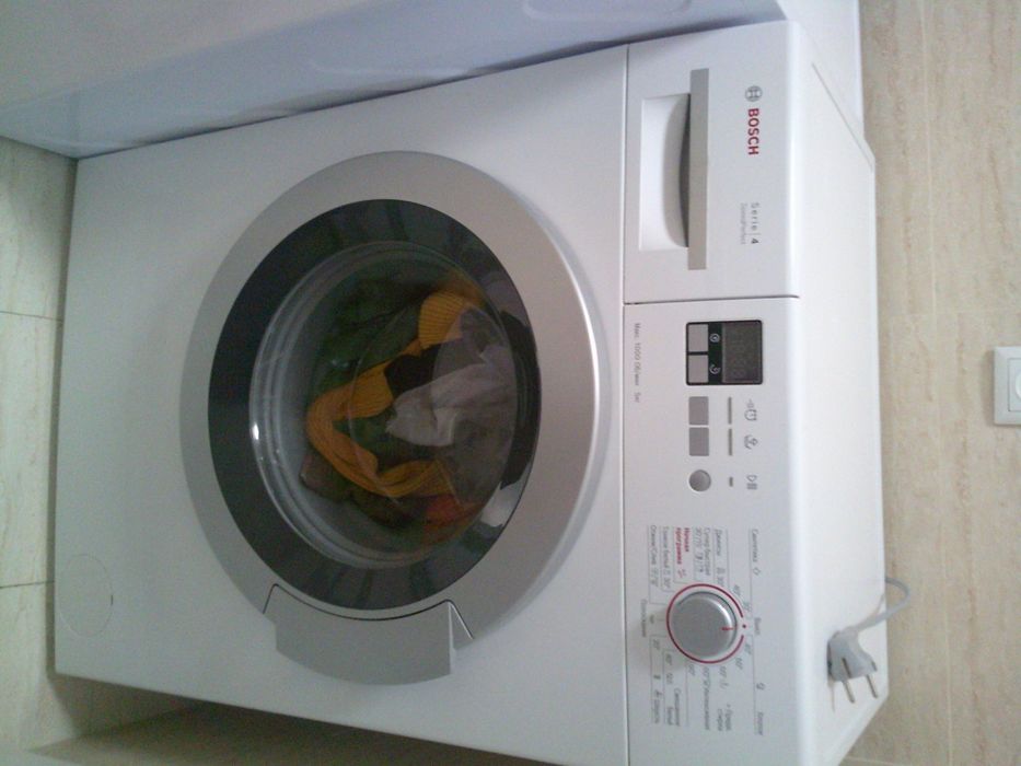 Продам стиральную машинку на запчасти барабан не работает