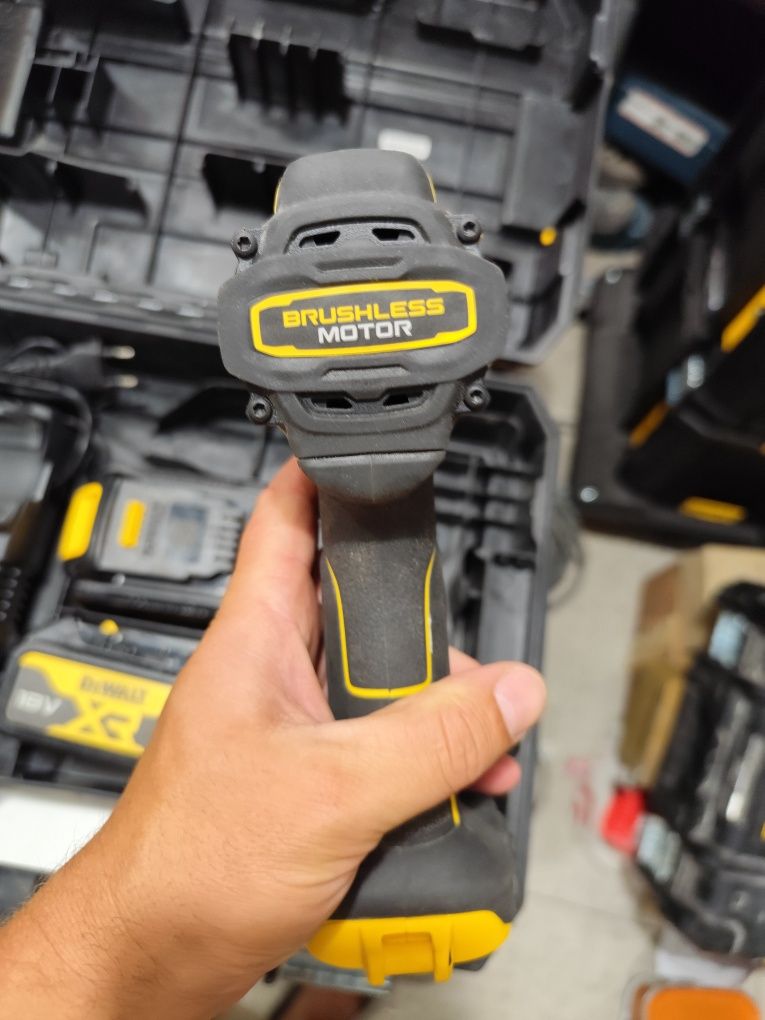Като НОВ "! Топ модел винтоверт Девалт 18 волта DeWALT DCD100YM2T