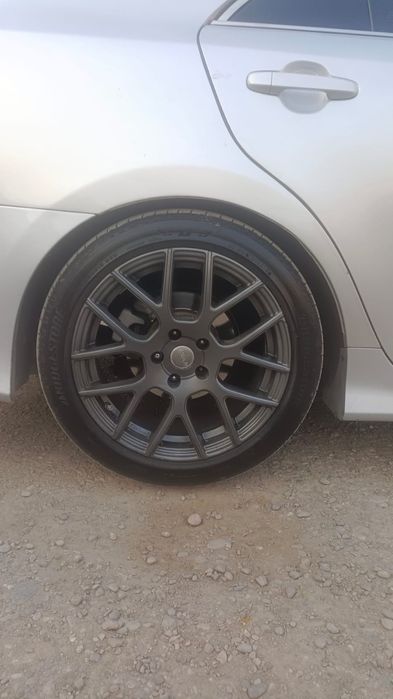 Диски на 18 от Тойота в отличном состоянии резины бричстон
