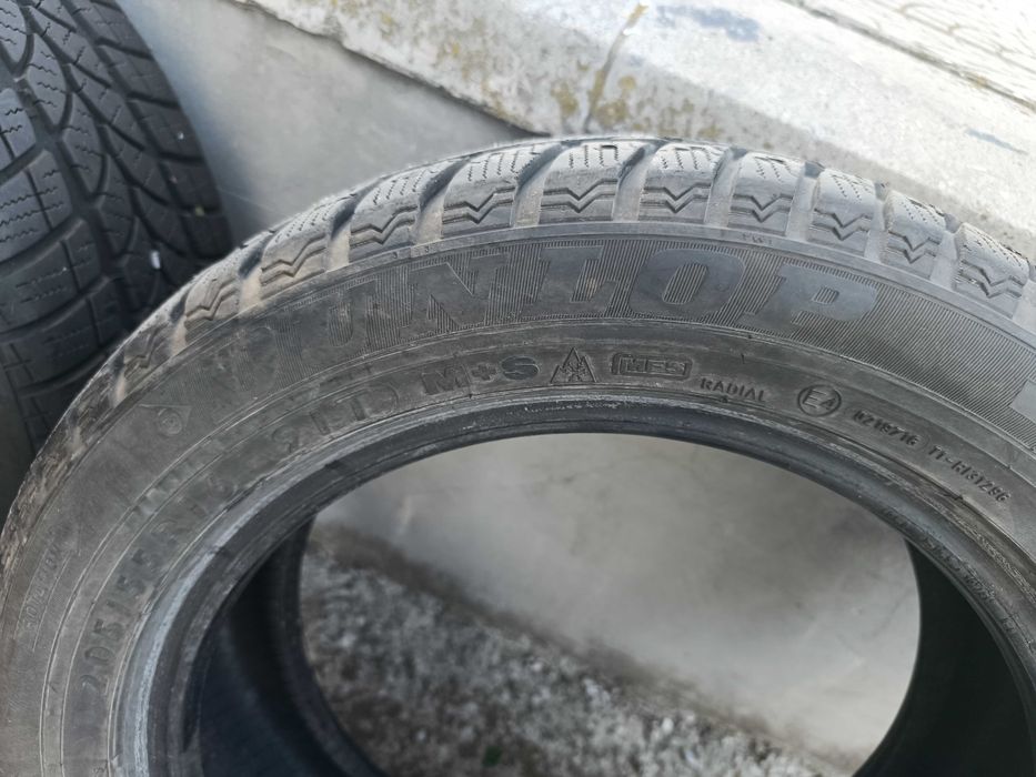 Продавам гуми 205/55 R16 – 1 нова зимна и 2 използвани летни