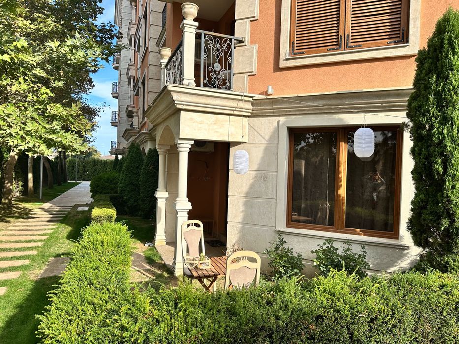 Двустаен апартамент с патио, градина в новия комплекс Cascadas, Равда.