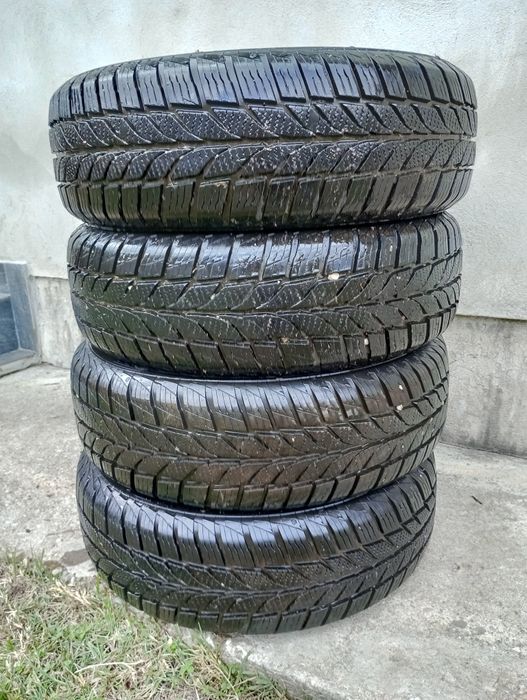 Vând cauciucuri pe 15 și pe 18