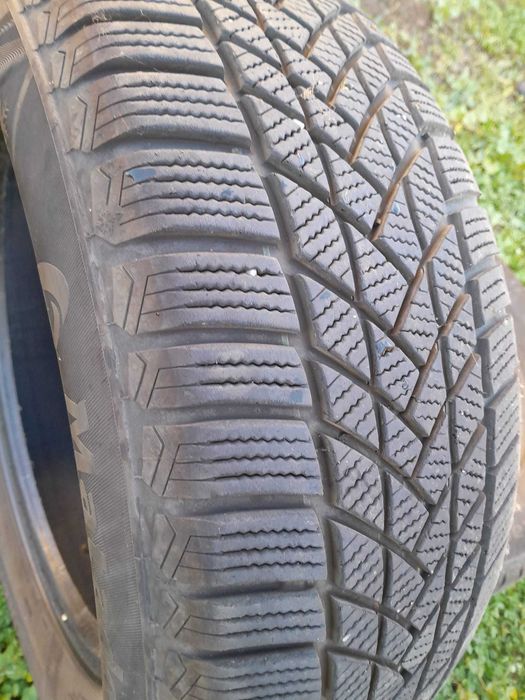Vand 2 cauciucuri iarna