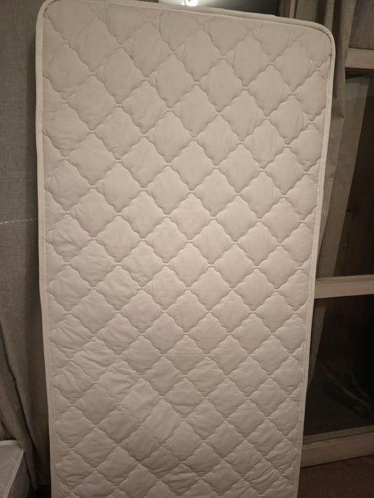 Продавам матрак 190*82 почти нов