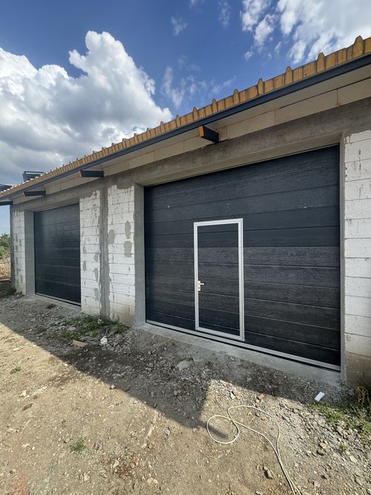 Usa garaj L2000 x H3000 gri cu geamuri -NOU!