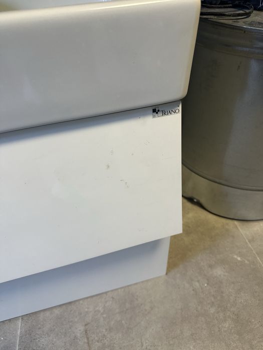 Мивка и шкафчета под нея