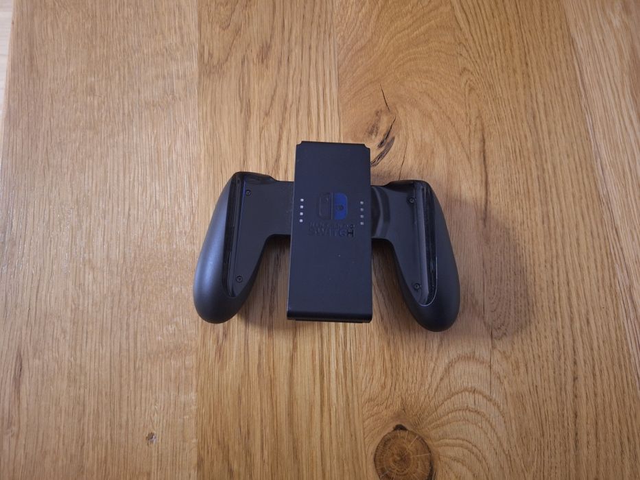 Nintendo Switch OLED+3 jocuri FIFA +Accesorii-Stare impecabilă