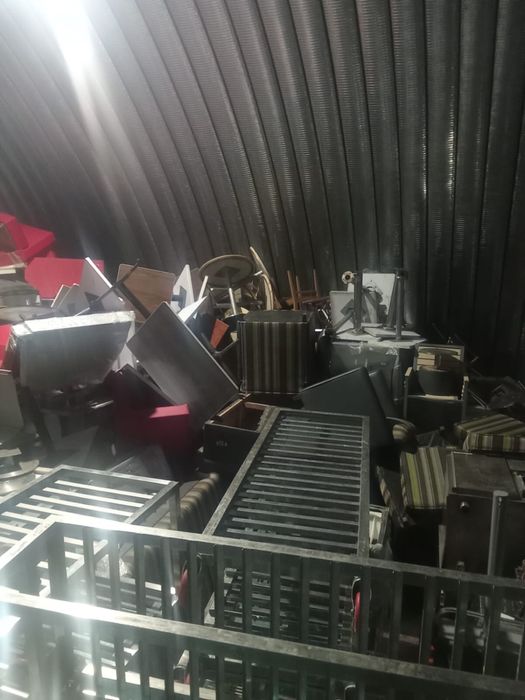 Продаем б/у оборудование и мебель для кафе и ресторанов