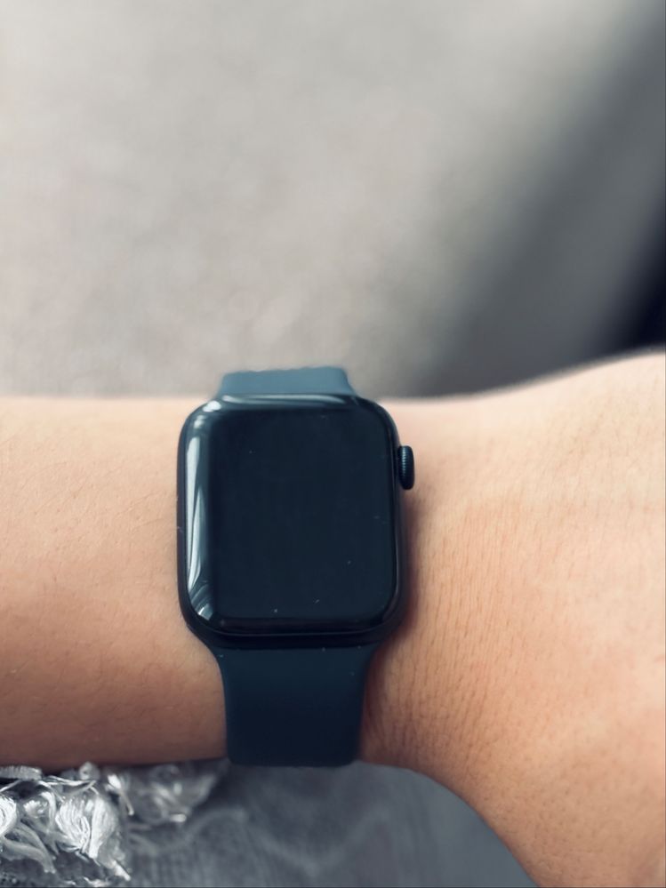 Продам НОВЫЙ Apple Watch SE