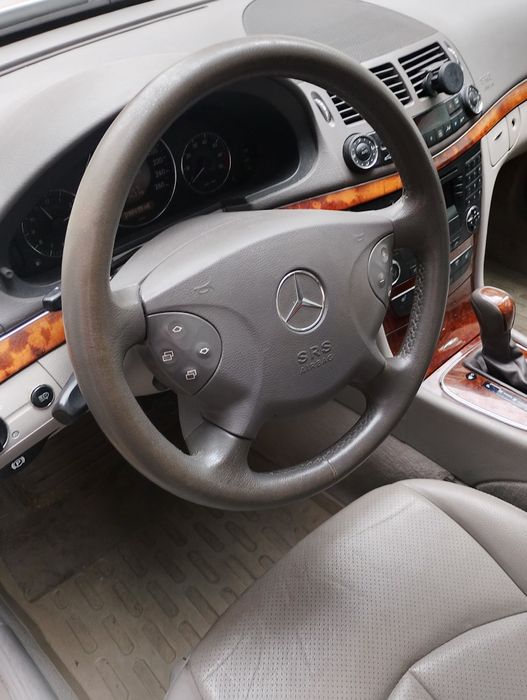 Mercedes E200 сив