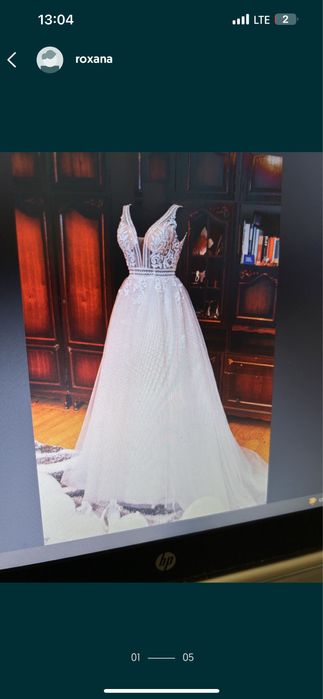 Vand rochie de mireasa ivory cu alb