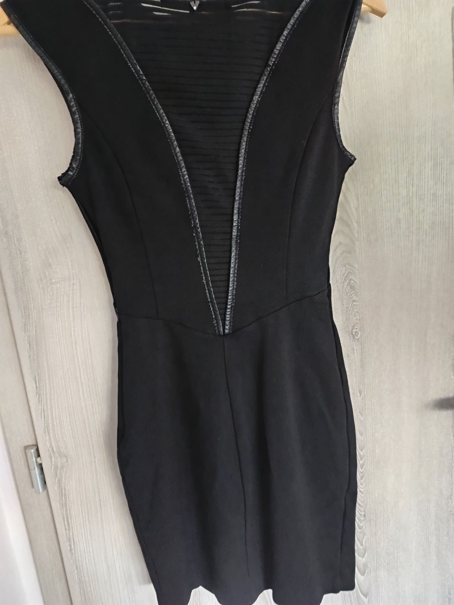 Рокля Guess размер XS