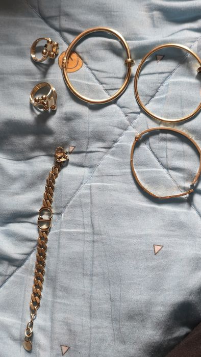 Продаются,золотые украшения.