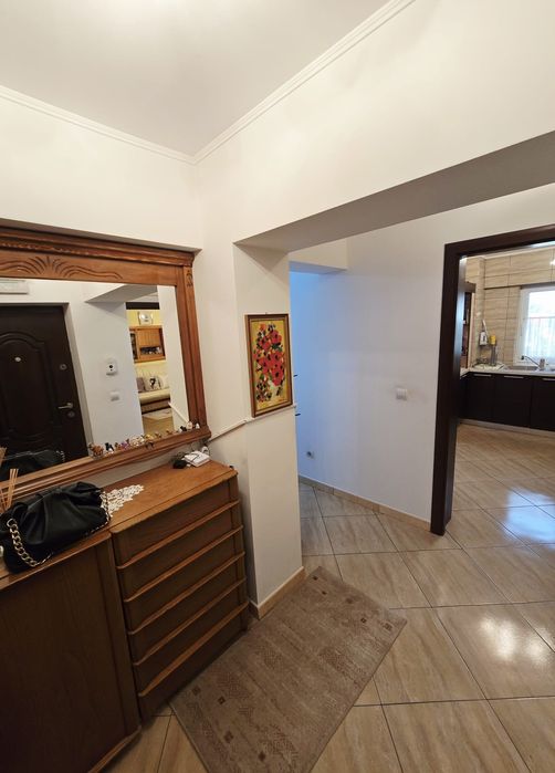 Apartament cu 3 camere + boxă și garaj de 30 mp