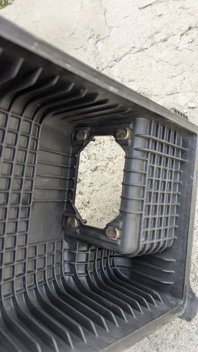 Корпус воздушного фильтра на Монтеро 3