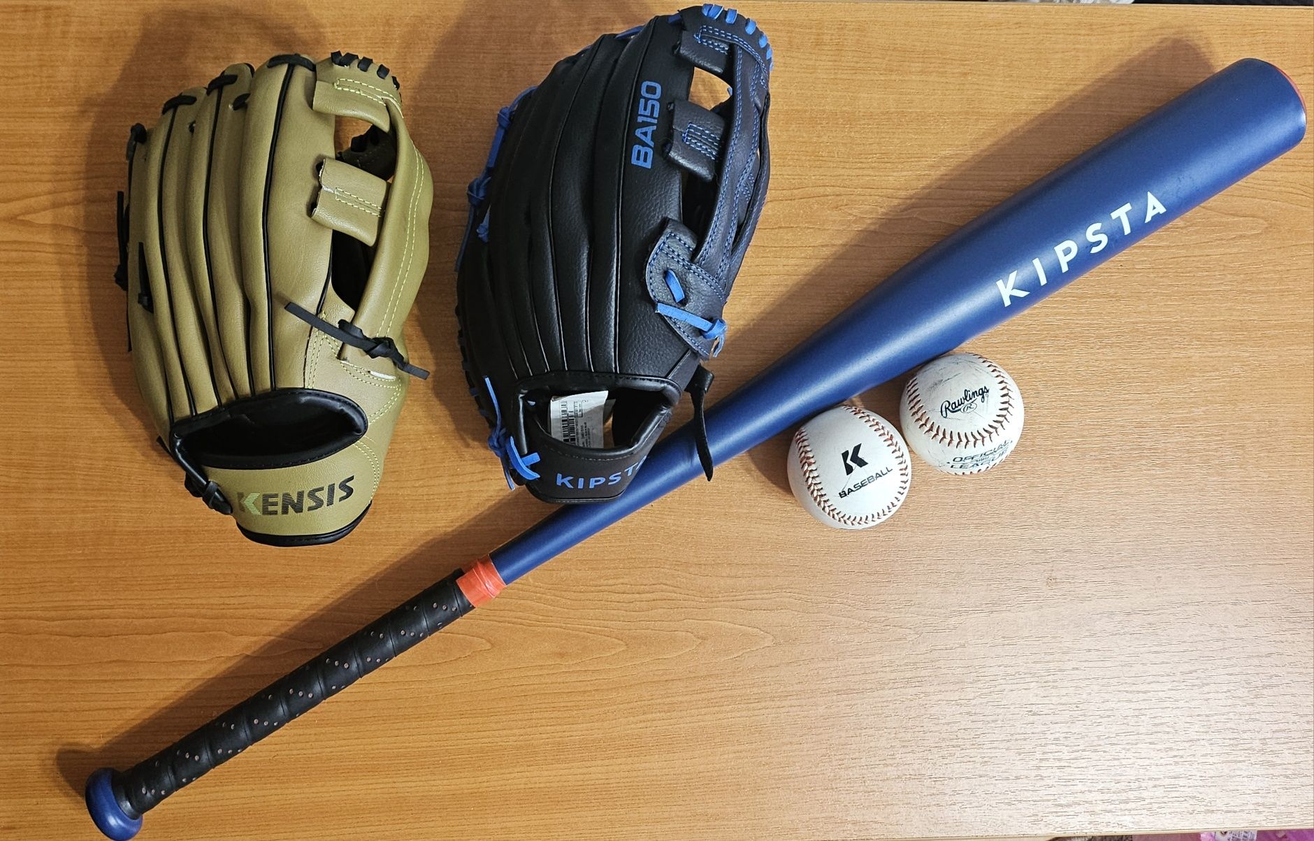 Set Baseball Bâtă + 2 Mănuși + 2 Mingi