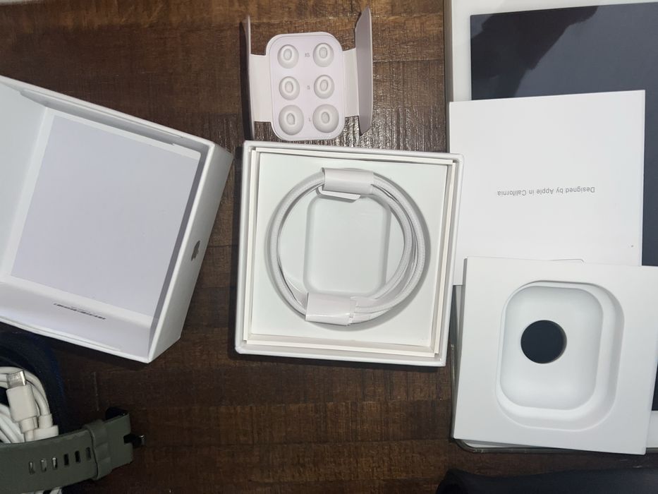 Cutie cu accesorii AirPods Pro 2nd Generation