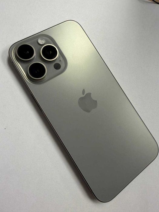 iPhone 15 Pro Max 256 ГБ Natural Titanium, аккумулятор 90%