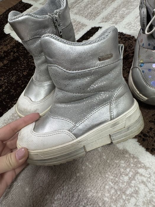 Продам две пары сапожек по одной цене