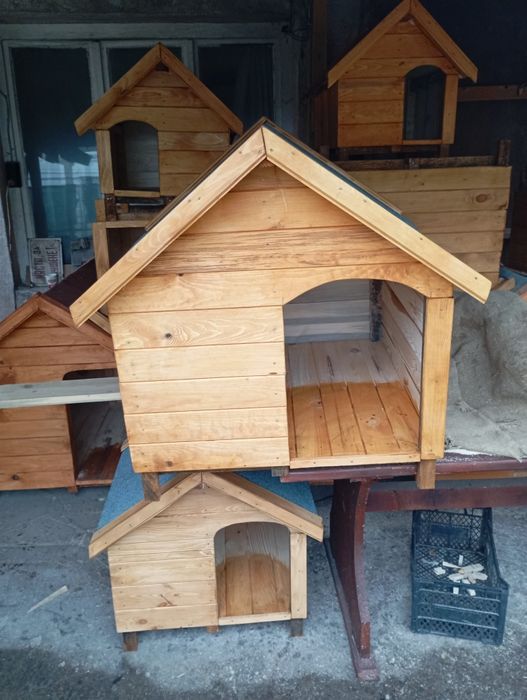 Дървени кучешки колиби