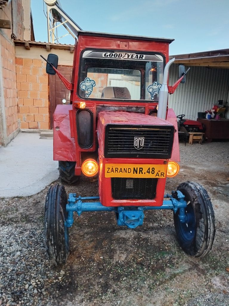 Vănd tractor u 445 cu plug cu tot