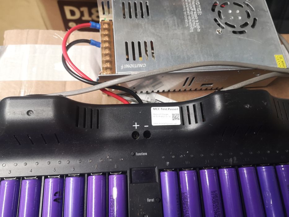 Tester celule 18650/21700 Megacell Charger.