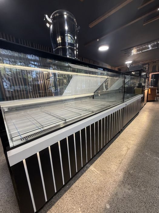 Хладилна витрина за месо и колбаси