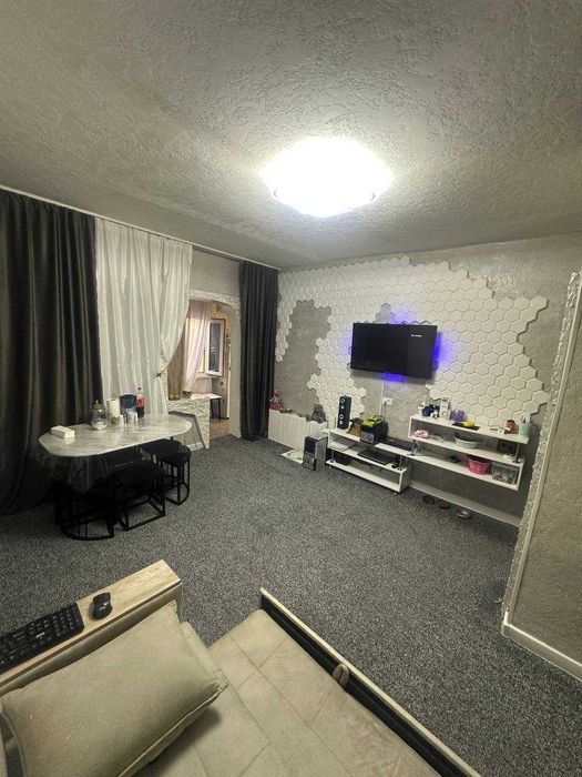 ПРОДАЮ квартиру 1В2\8\12  Давр банк,биллюр ресторан Юнусабад 8