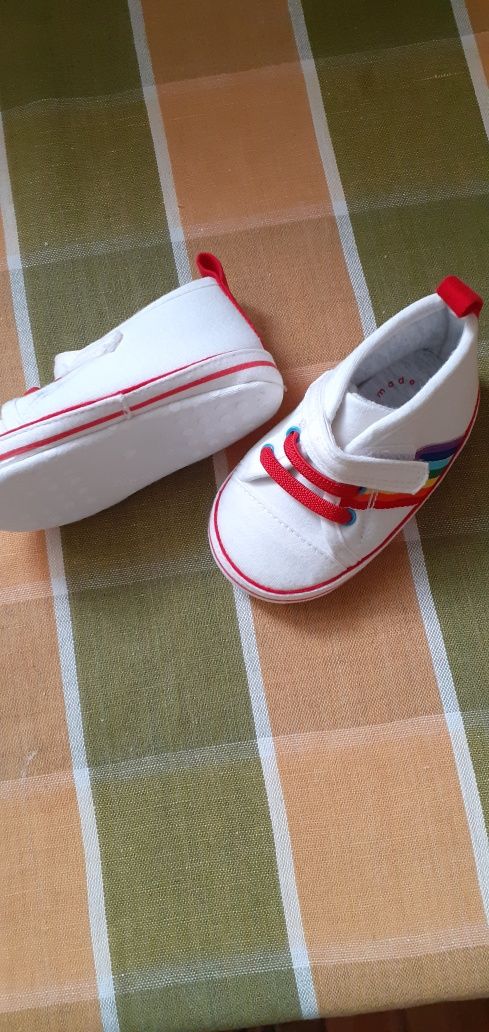 Детская обувь ( пинетки) для малышей