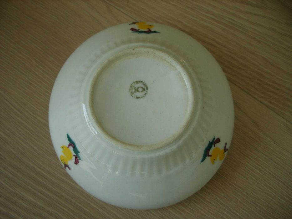 Порцеланови поставки за хартия и за баня, купичка с пате