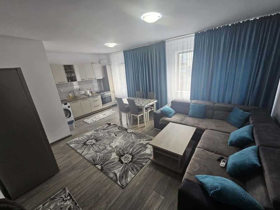 Vand apartament  3 camere ,totul nou