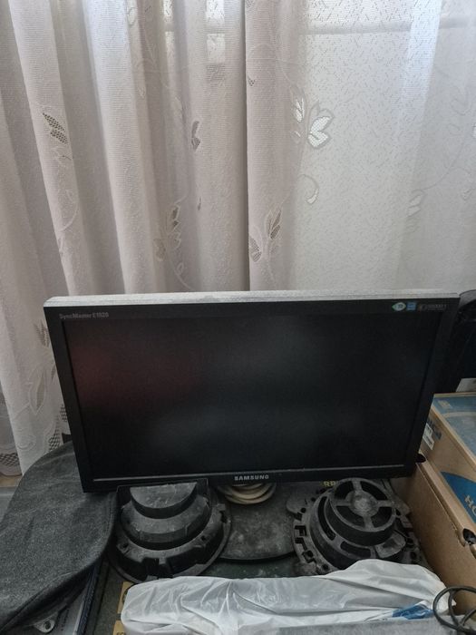 Vând monitor Samsung, model: SyncMaster E1920