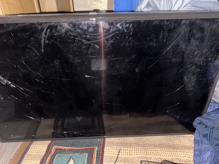 Телевизор смарт и обычный разбиты экраны