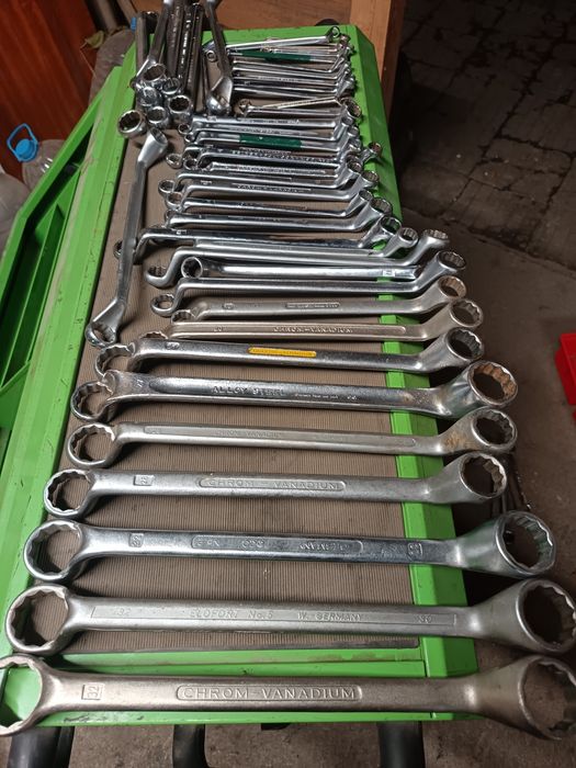 Продават се инструменти