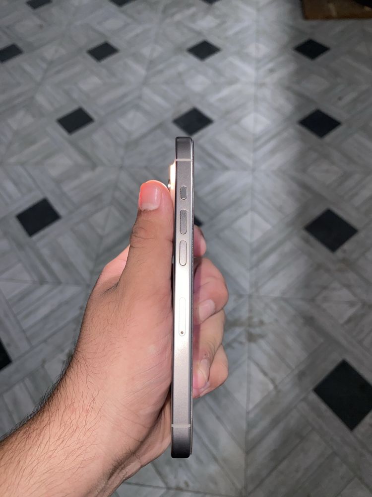 Iphone 15 pro natural titanium