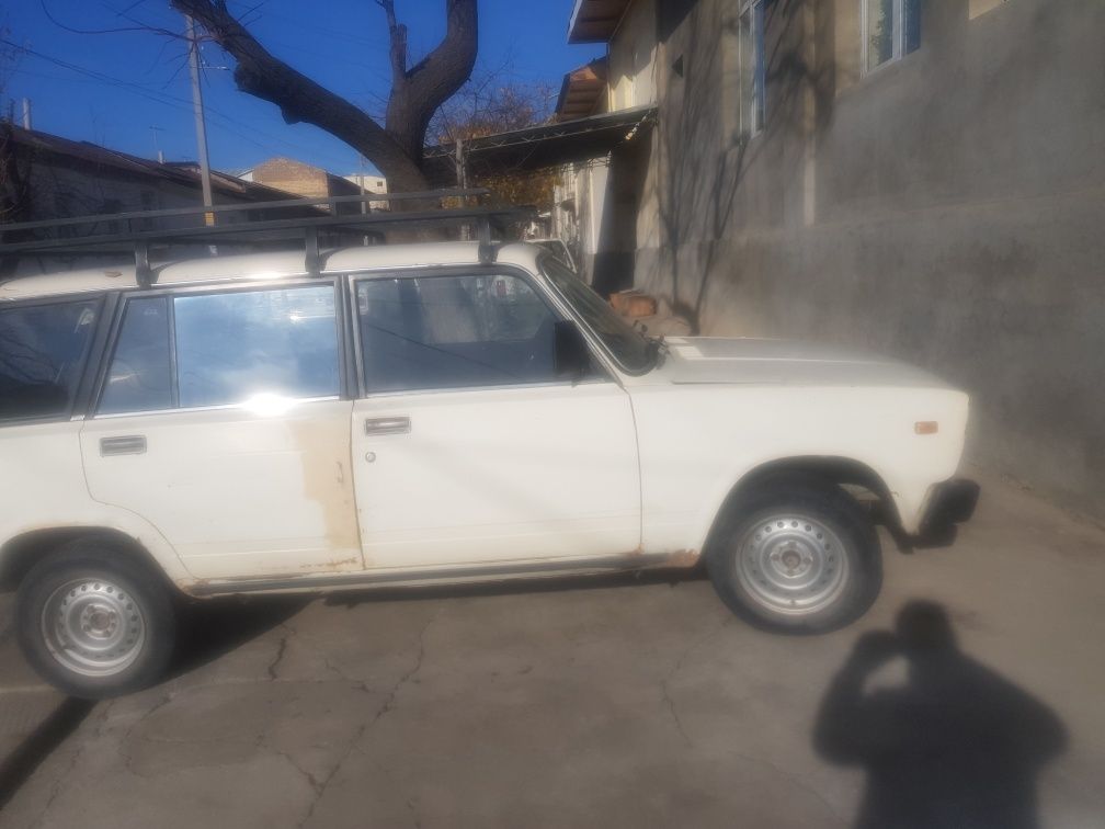 Moshina vaz2104 sotiladi