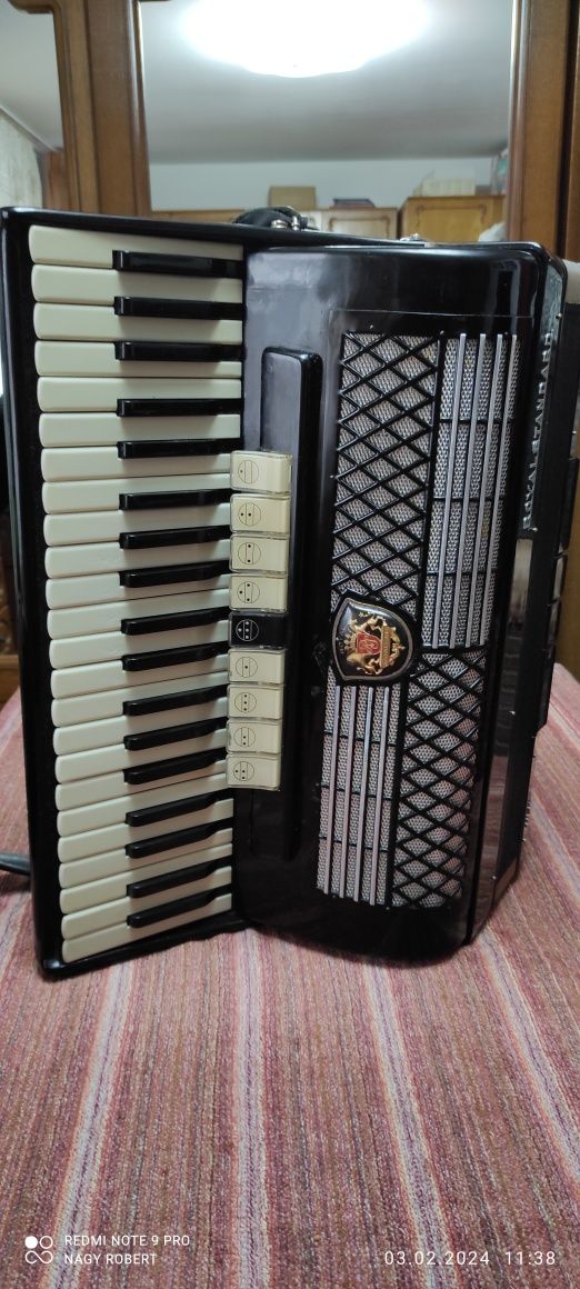 Acordeon Royal Standard 120 basi (