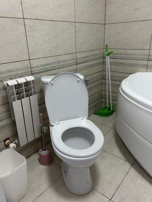 Продаю для ванной мебель и унитаз