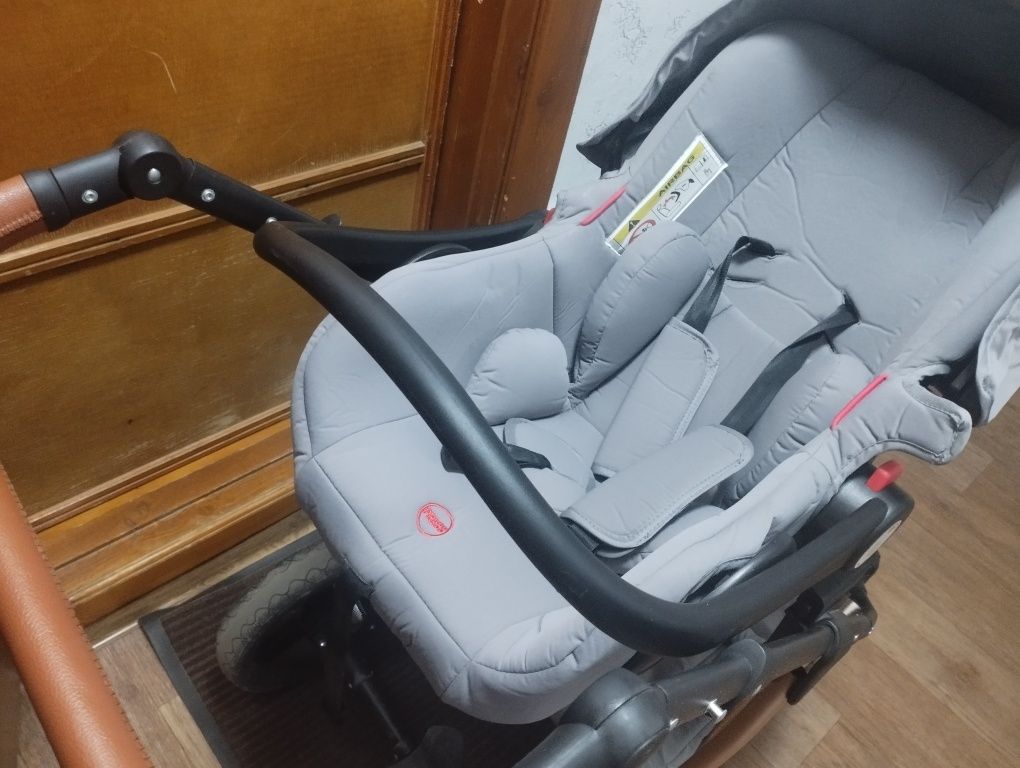 Продается Коляска Трансформер  2в 1