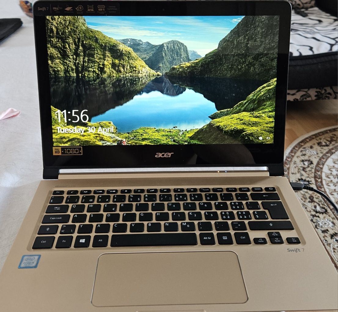 Laptop Acer Swift 7 ultraportbil 8GB RAM i5 gen 7, Black&Gold