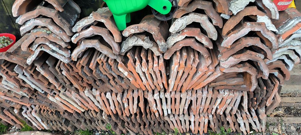 Țiglă de vânzare și oale