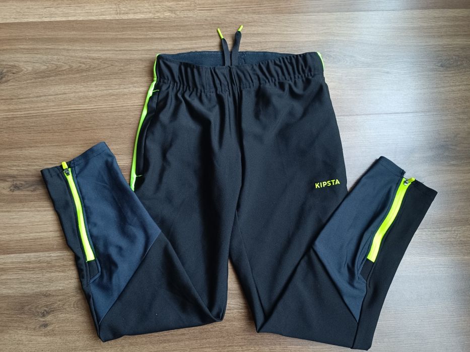 Есенно олекотено черно Яке Reserved,спортни долнища Primark, Decathlon