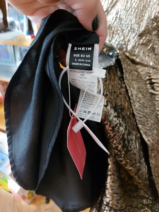 Нова Рокля размер Л подходяща за коледно или новогодишно парти