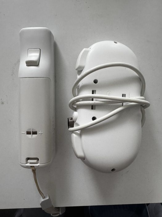 Pachet complet Consolă Nintendo Wii + Accesorii